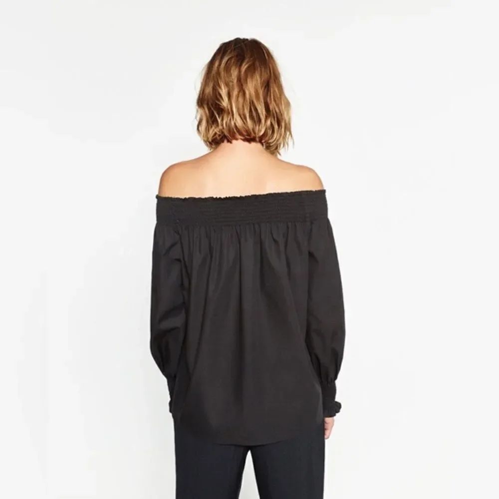 ✨Off-Shoulder Blouse✨ - Picture 2 of 4